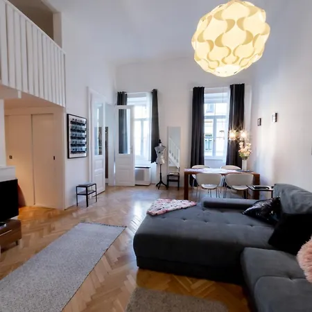 Downtown Apartment *